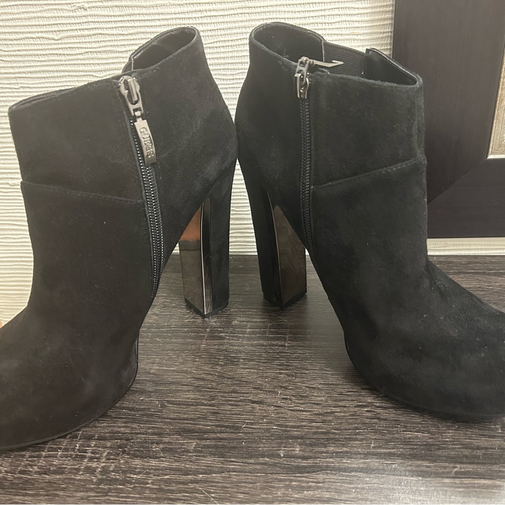 Guess Black Ankle Boots with Metallic Zipper. Only used once.